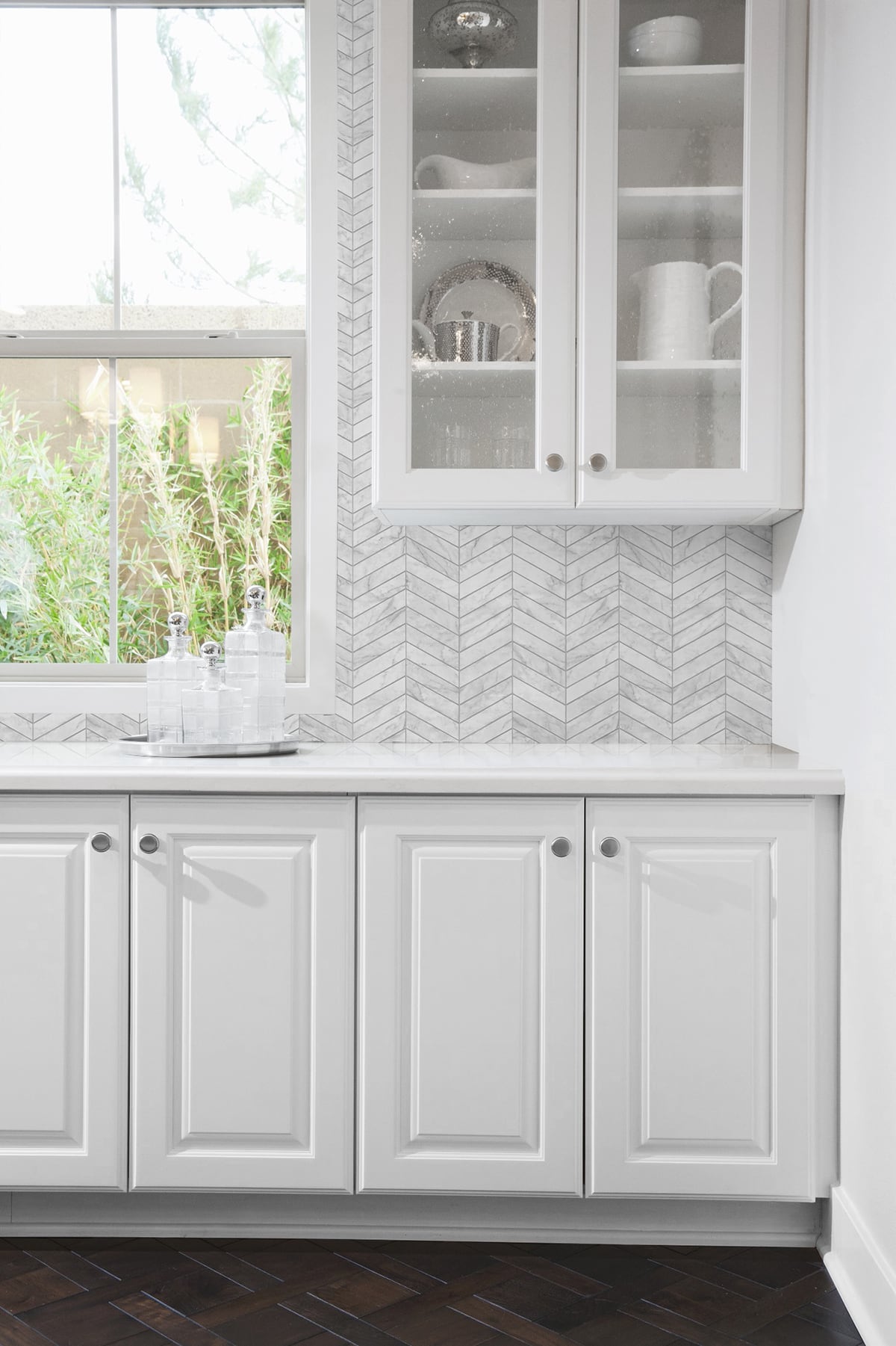 Marbled Chevron Calcutta & Argos Grey by Lillian August Peel & Stick Wallpaper – Lillian August LN30408