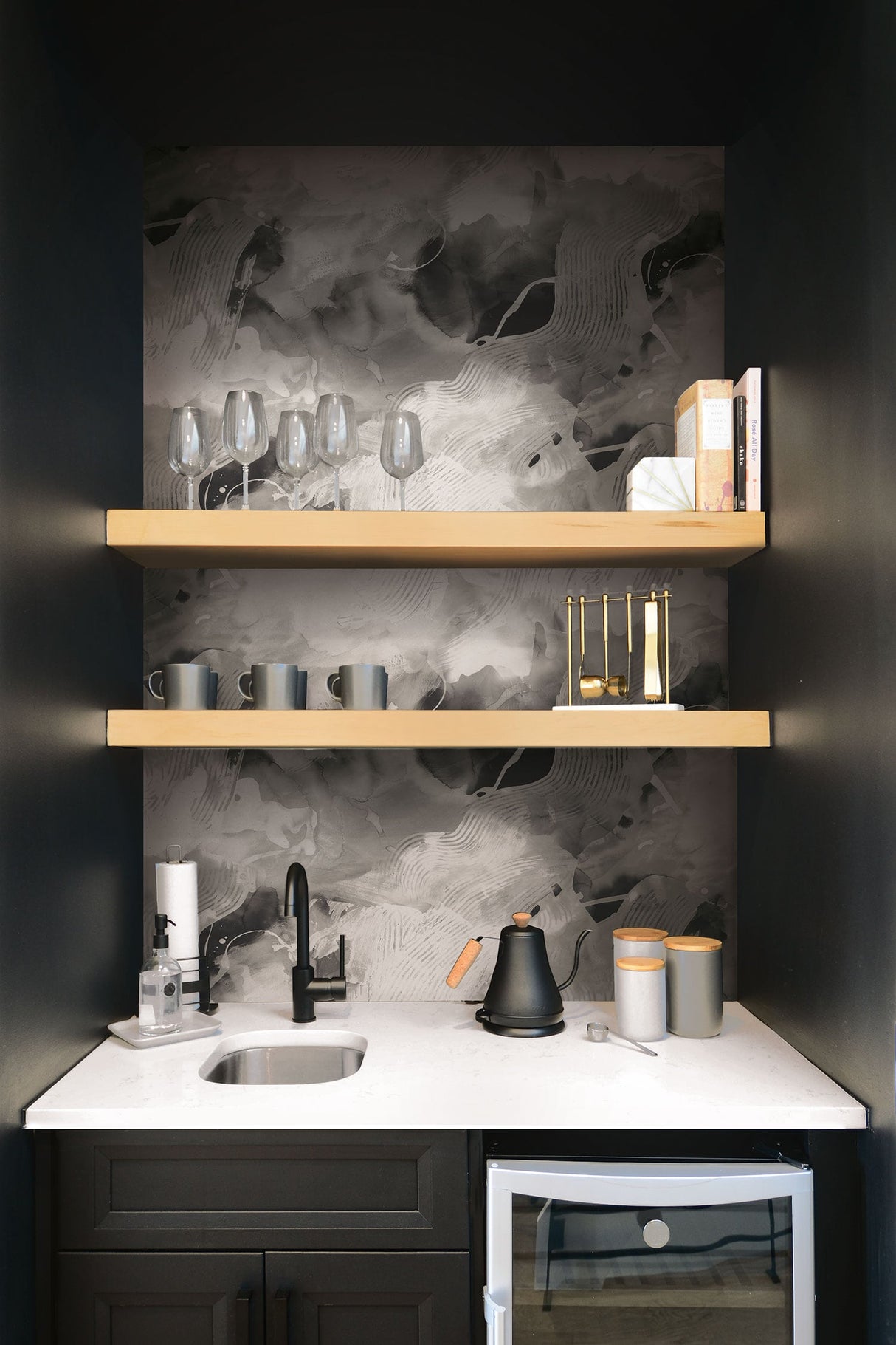 Notch Trowel Abstract Greys by Living with Art Abstract Wallpaper – Seabrook Designs LW50200