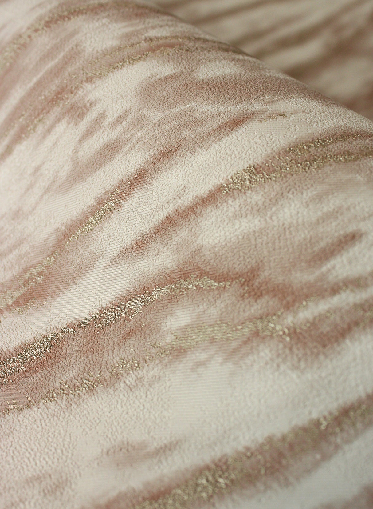 Arran Rose Gold by Fine Decor Swirling Stripe Wallpaper – Brewster Home Fashions M1862