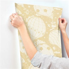 Ballongerna Yellow by York Wallcoverings Whimsical Hot Air Balloon Wallpaper – York Wallcoverings MB29002