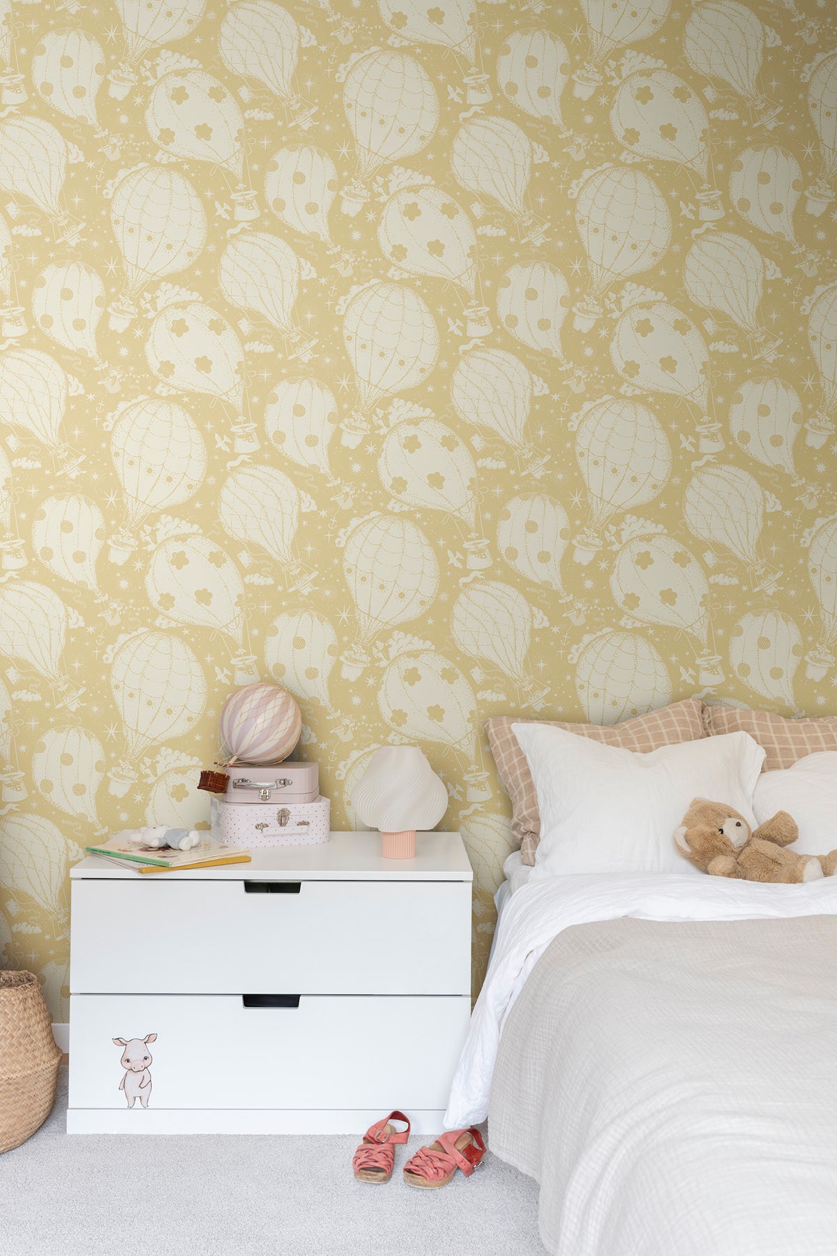 Ballongerna Yellow by York Wallcoverings Whimsical Hot Air Balloon Wallpaper – York Wallcoverings MB29002