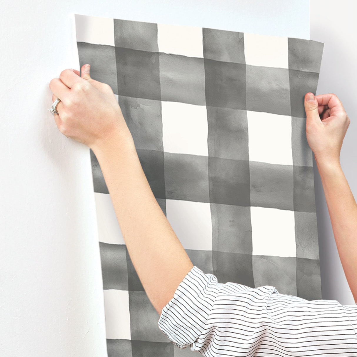Watercolor Check Black & White Wallpaper with Plaid Watercolor Motif - York MH1516