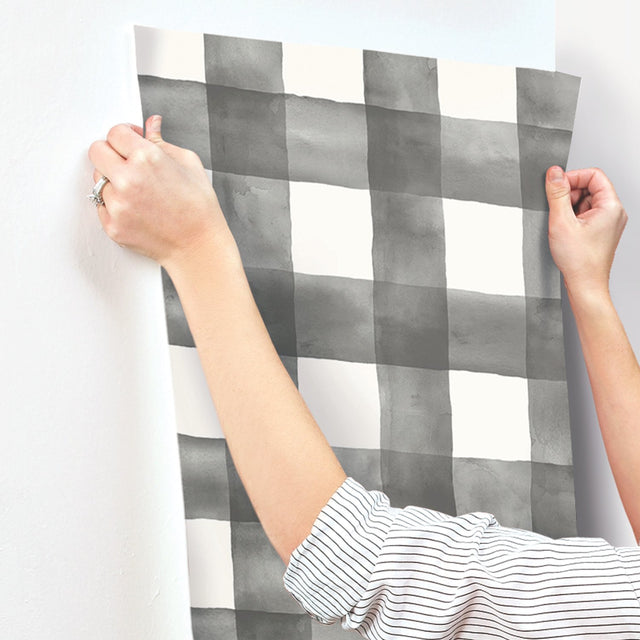 Watercolor Check Black & White Wallpaper with Plaid Watercolor Motif - York MH1516