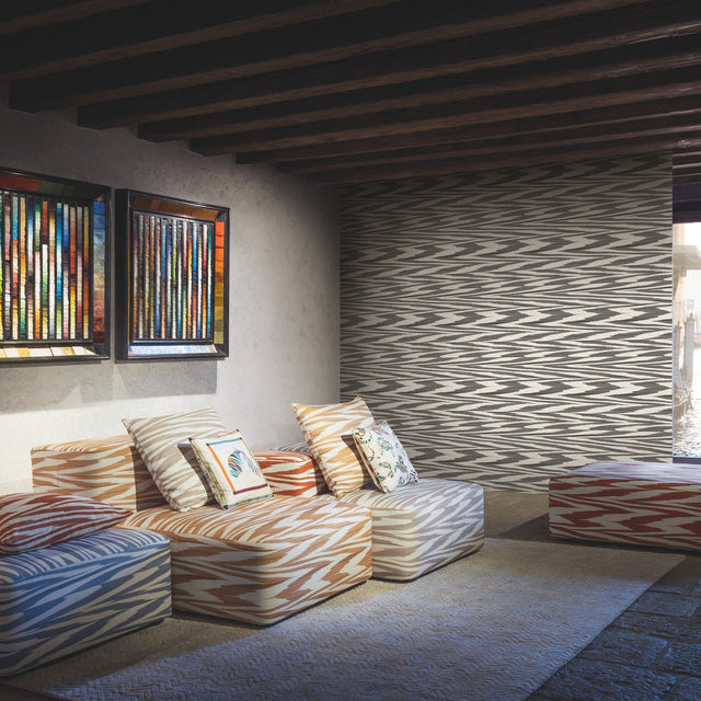 Flamed Zigzag Black & Cream Wallpaper with Geometric Flame Stitch Pattern - York MI10341