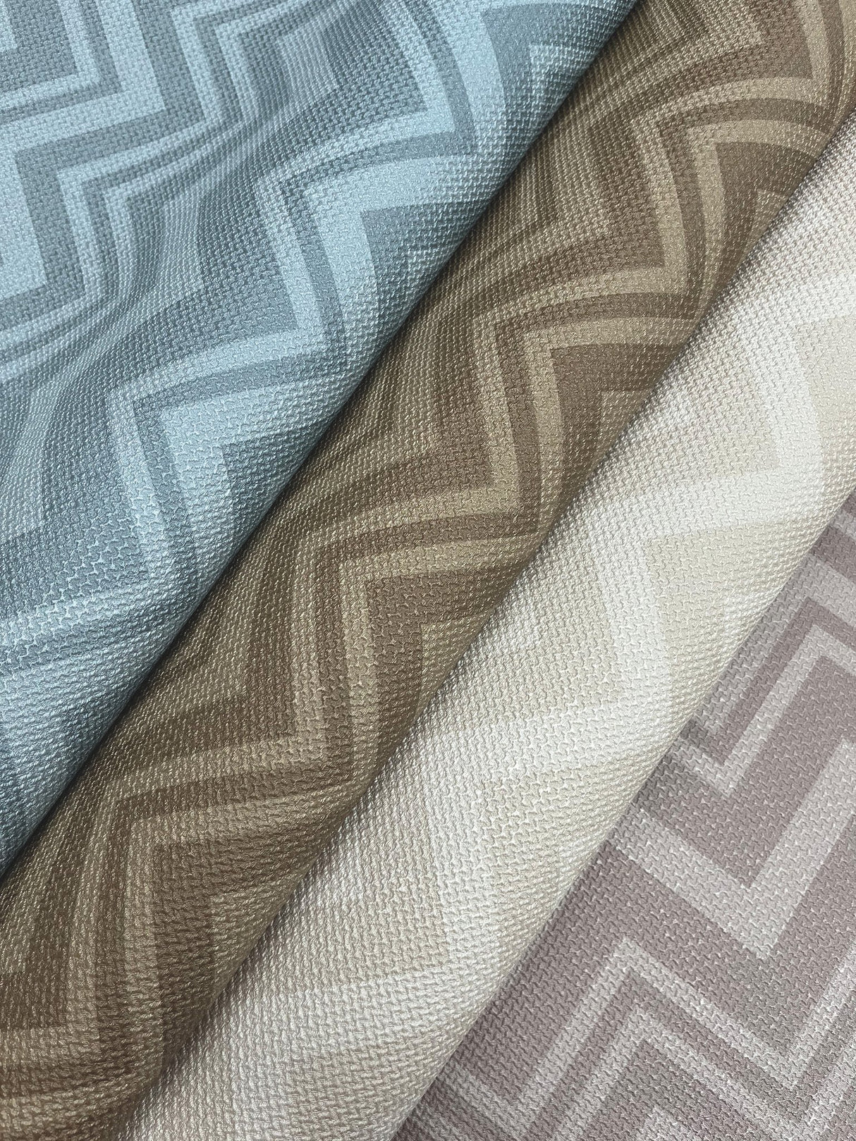 Iconic Shades Cream Wallpaper with Ombre Chevron Geometric Pattern - Missoni MI10391