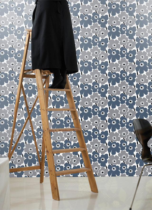Pieni Unikko Grey Peel & Stick Wallpaper with Eclectic Botanical Floral Pattern - NuWallpaper MKS4493