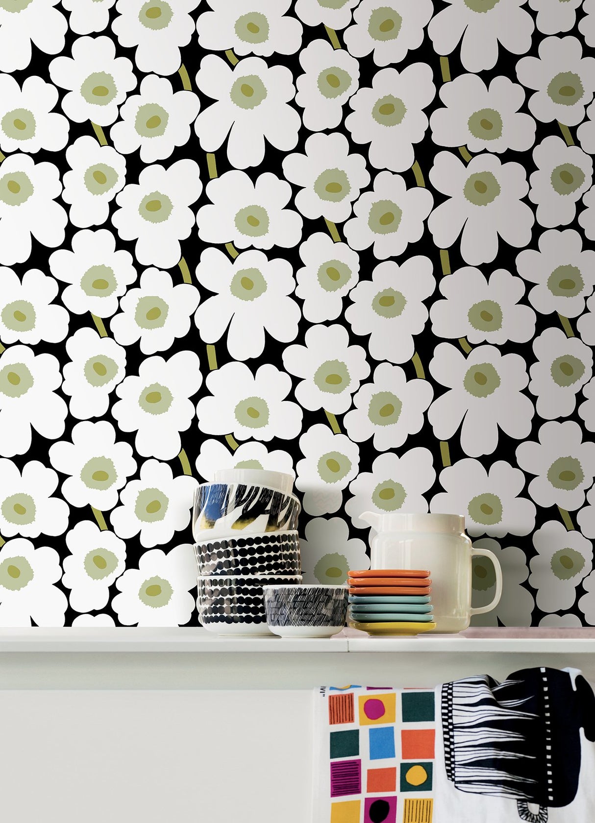 Pieni Unikko Black Peel & Stick Wallpaper with Botanical Floral Pattern - NuWallpaper MKS4494