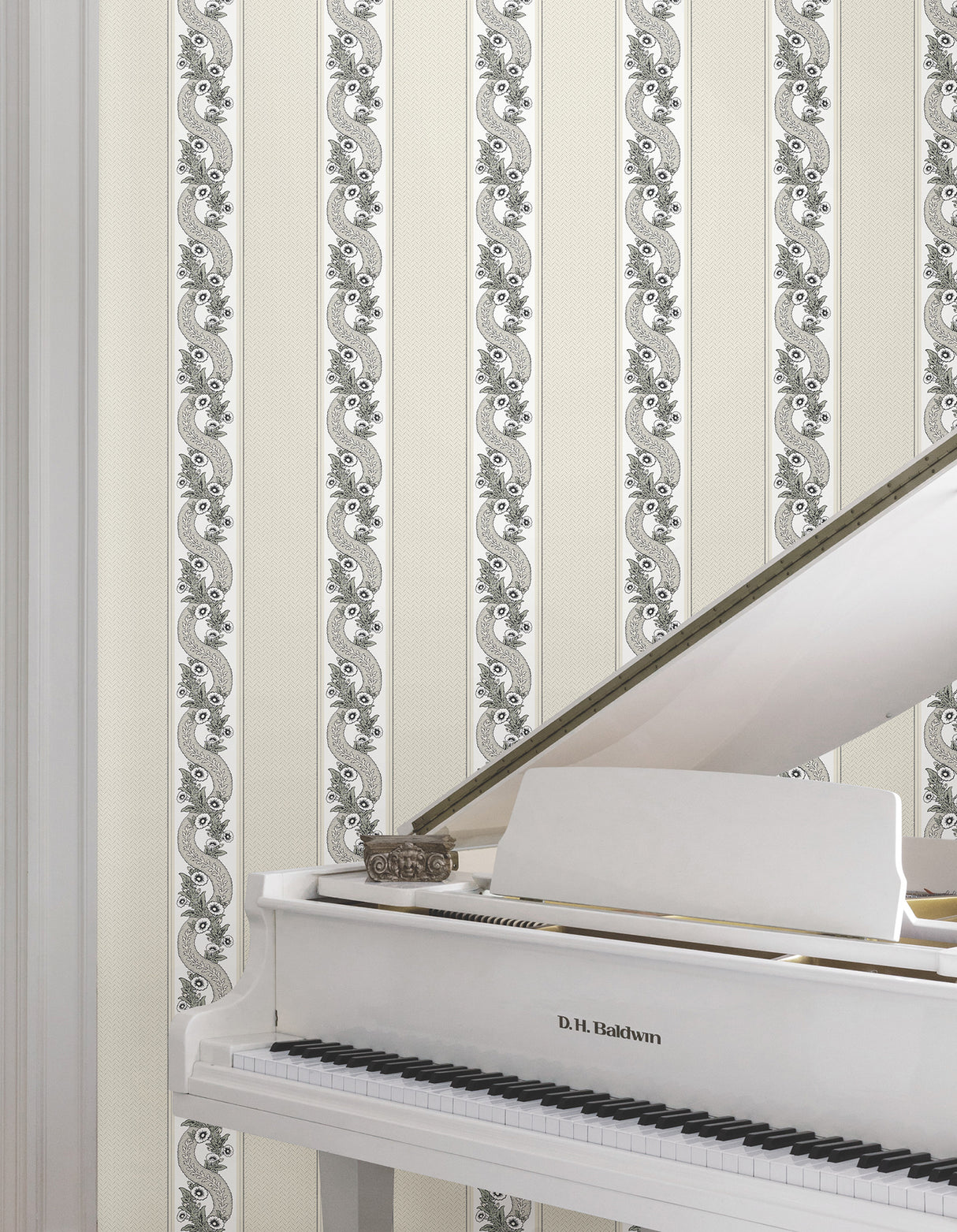 Abbey's Garland Black & White by Ronald Redding Non Woven Wallpaper – York Designer Series MX9691