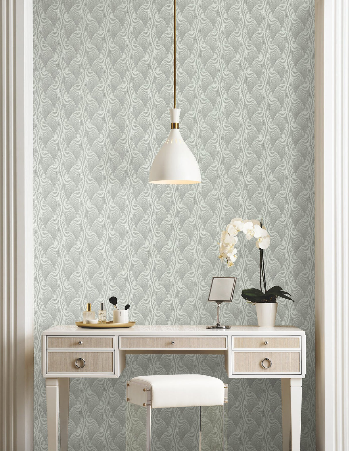 Metallic Light Green Scallop Wallpaper with Foil Glam Style - York NT6106
