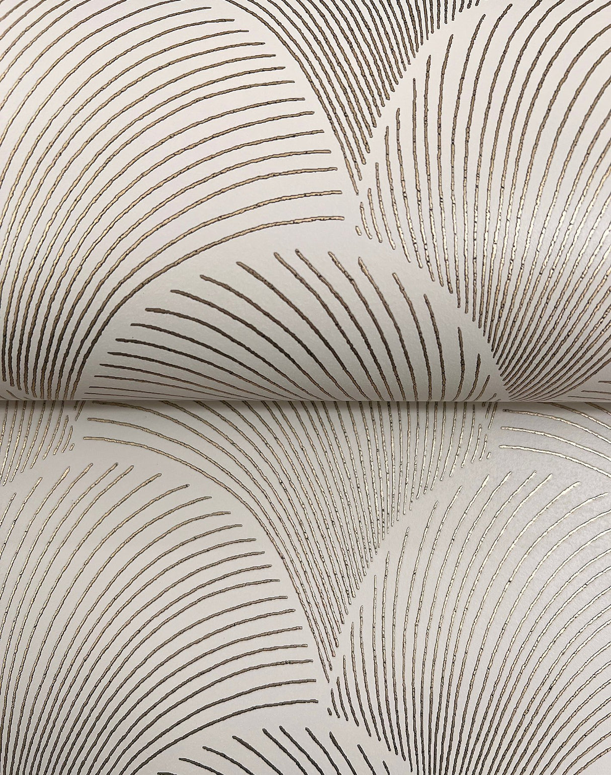 Metallic Beige Gold Scallop Wallpaper with Glam Foil Pattern - York NT6107