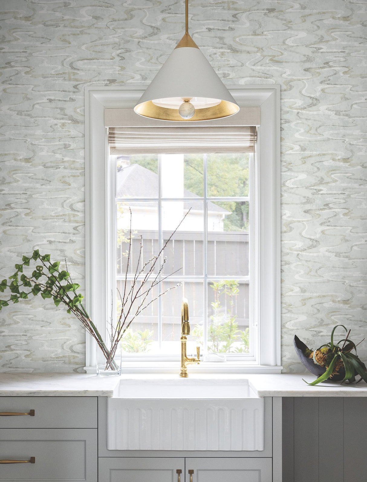 Dreamland Grey Wallpaper with Abstract Swirl Pattern - York NT6174