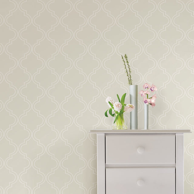 Quatrefoil Taupe Peel & Stick Wallpaper with Geometric Trellis Pattern - NuWallpaper NU1425