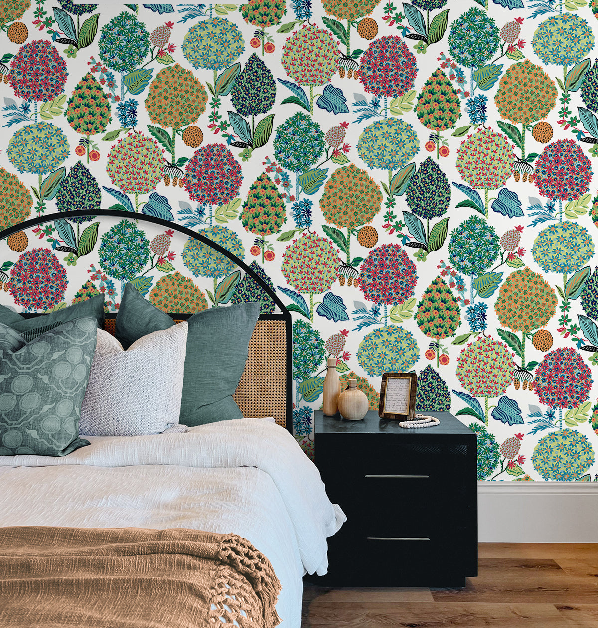 Blooming Bulbs Summer Spritz by NextWall Peel & Stick Floral Peel & Stick Wallpaper – NextWall NW52701