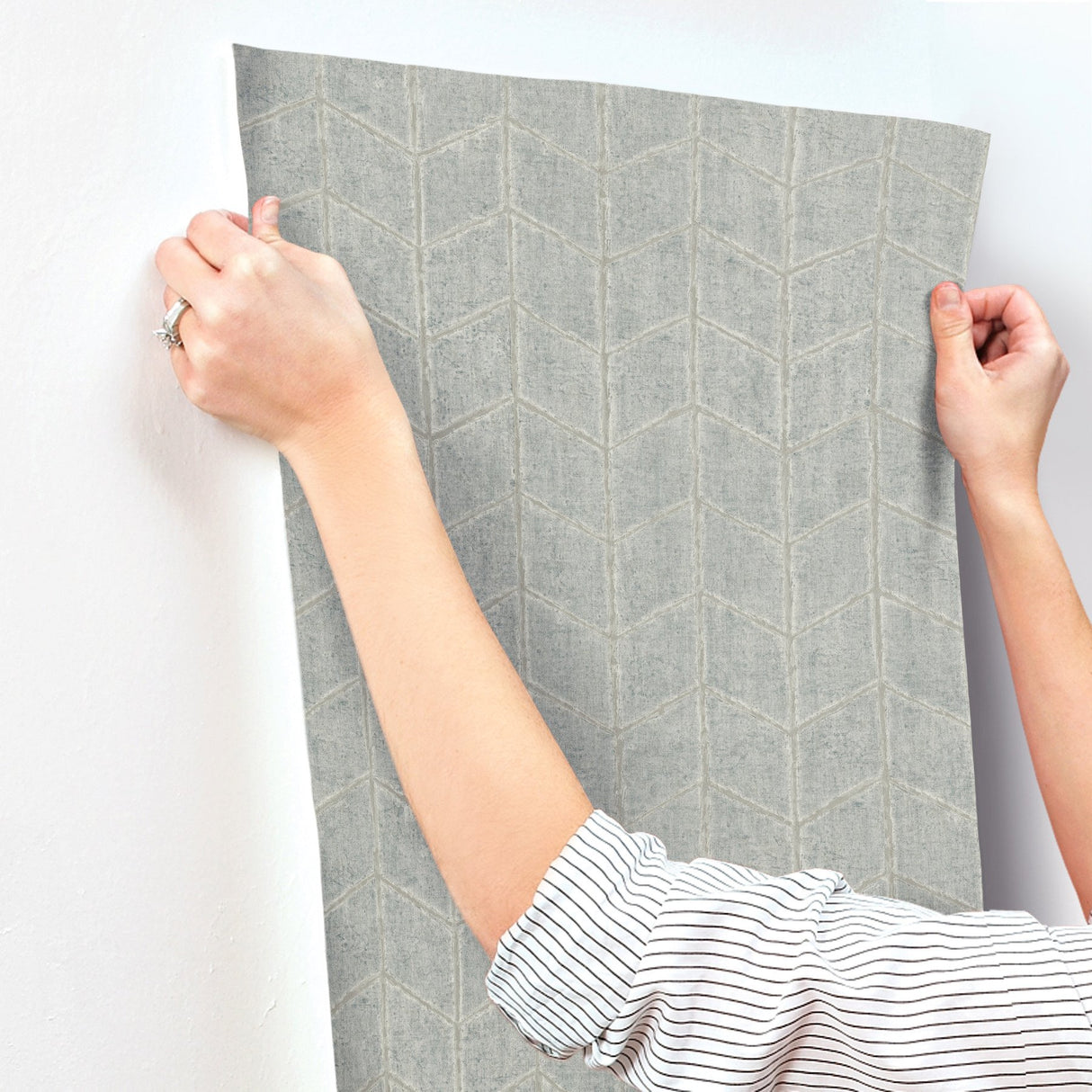 Flatiron Geometric Grey Sky Wallpaper with Metallic Chevron Herringbone Style - York OI0641