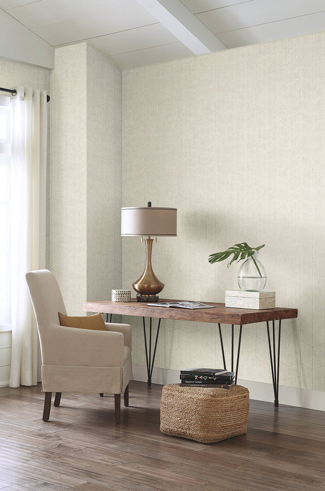 Flatiron Geometric Pearl Grey Wallpaper with Metallic Chevron Pattern - York OI0644
