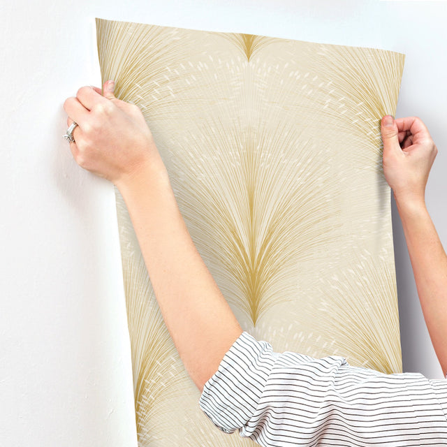 Papyrus Plume Ivory Metallic Wallpaper with Botanical Feathered Grass Motif - York OI0683