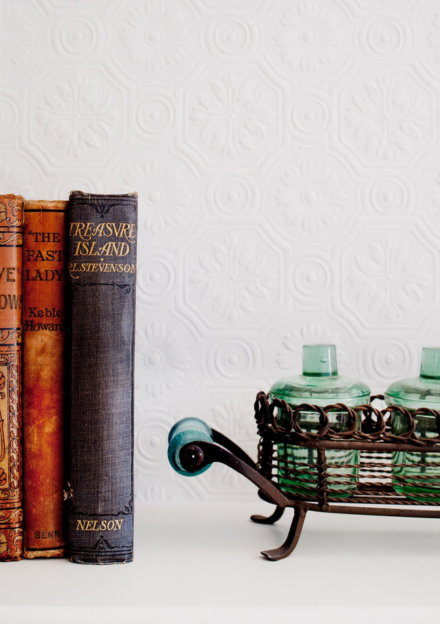 Spencer White Paintable Supaglypta Wallpaper