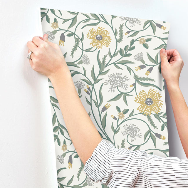 Aster Gold Wallpaper with Metallic Floral Vine Pattern - York RF7432