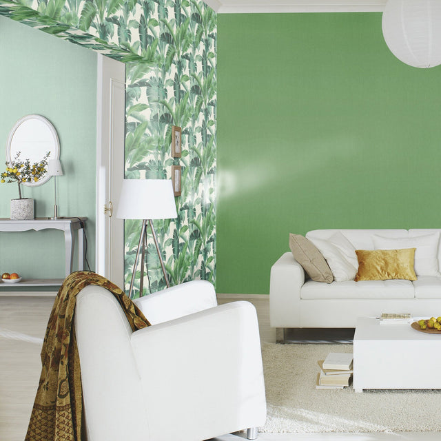 Orissa Green Palm Frond Wallpaper with Textured Botanical Leaf Pattern - Rasch RH536683