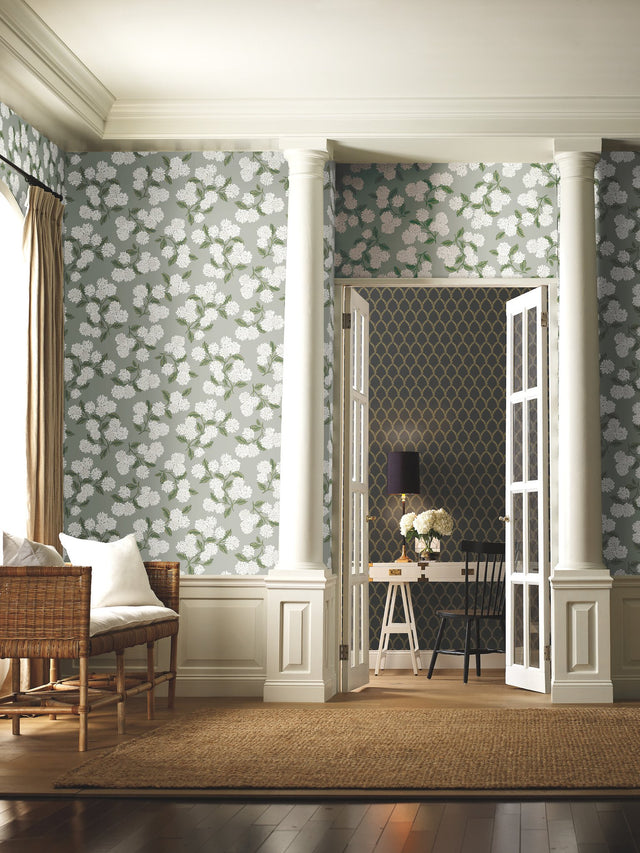 Hydrangea Grey Wallpaper with Botanical Floral Pattern, Screen-Printed Non Woven - York RI5144