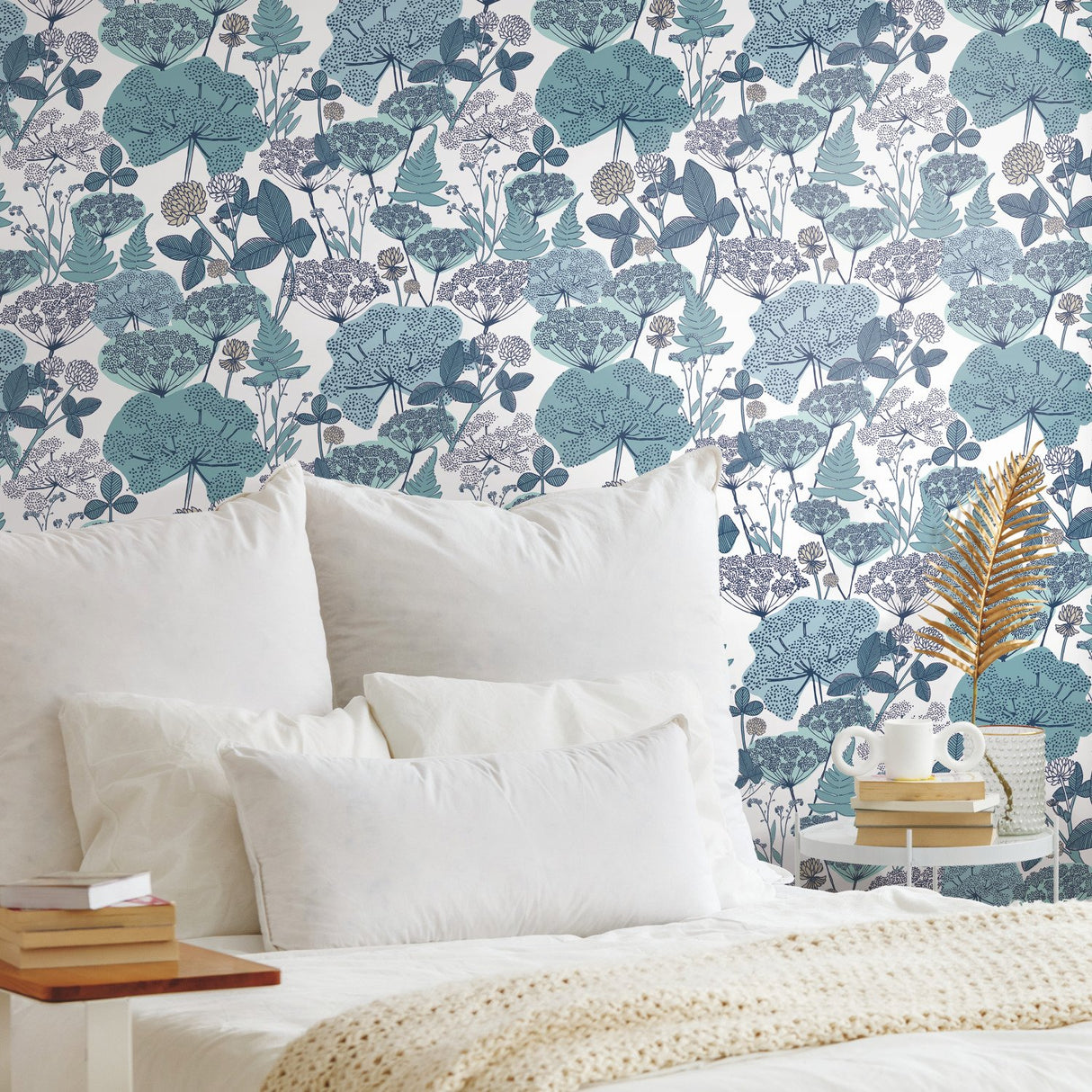 Niittypolku Blue Peel & Stick Vinyl Wallpaper with Botanical Floral Pattern, Modern Style - York RMK11534RL