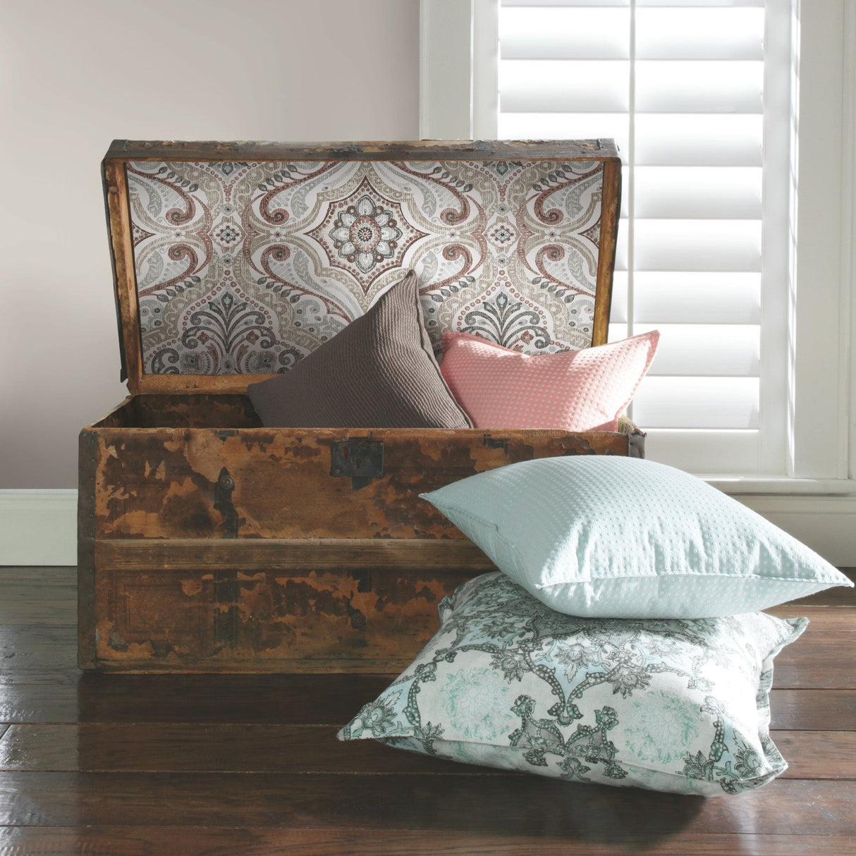 Bohemian Damask Beige Peel & Stick Wallpaper with Bohemian Global Damask Pattern - York RMK11830WP