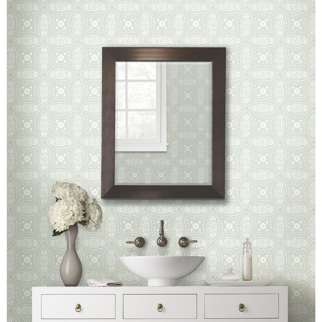 Overlapping Medallions Green Peel & Stick Wallpaper with Whimsical Abstract Medallion Pattern - York RMK12171WP