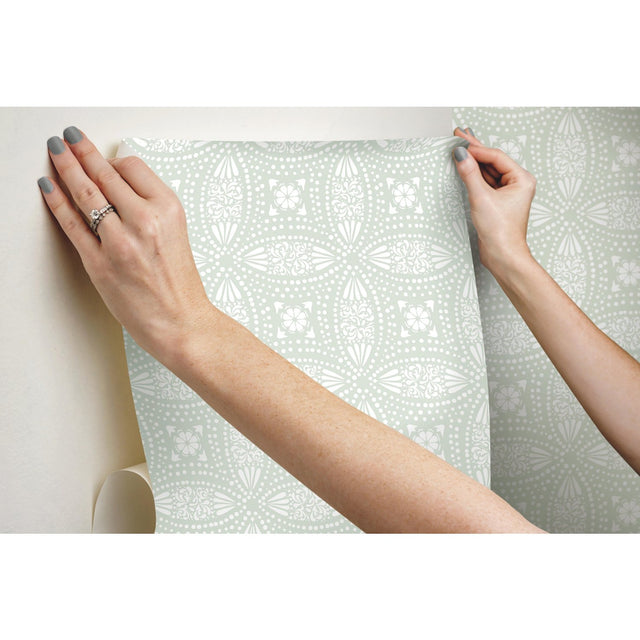 Overlapping Medallions Green Peel & Stick Wallpaper with Whimsical Abstract Medallion Pattern - York RMK12171WP