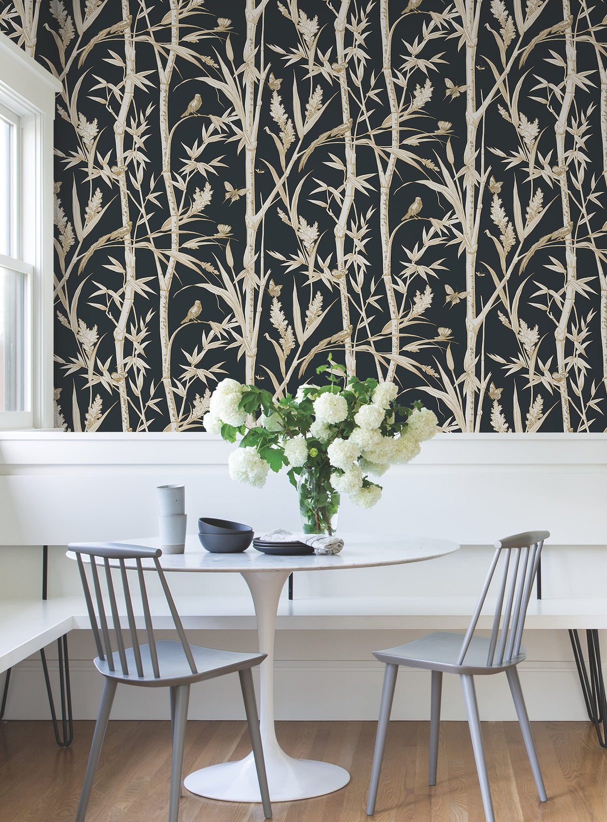 Bambou Toile Black Wallpaper with Metallic Bamboo and Wildlife Motif - York RT7834