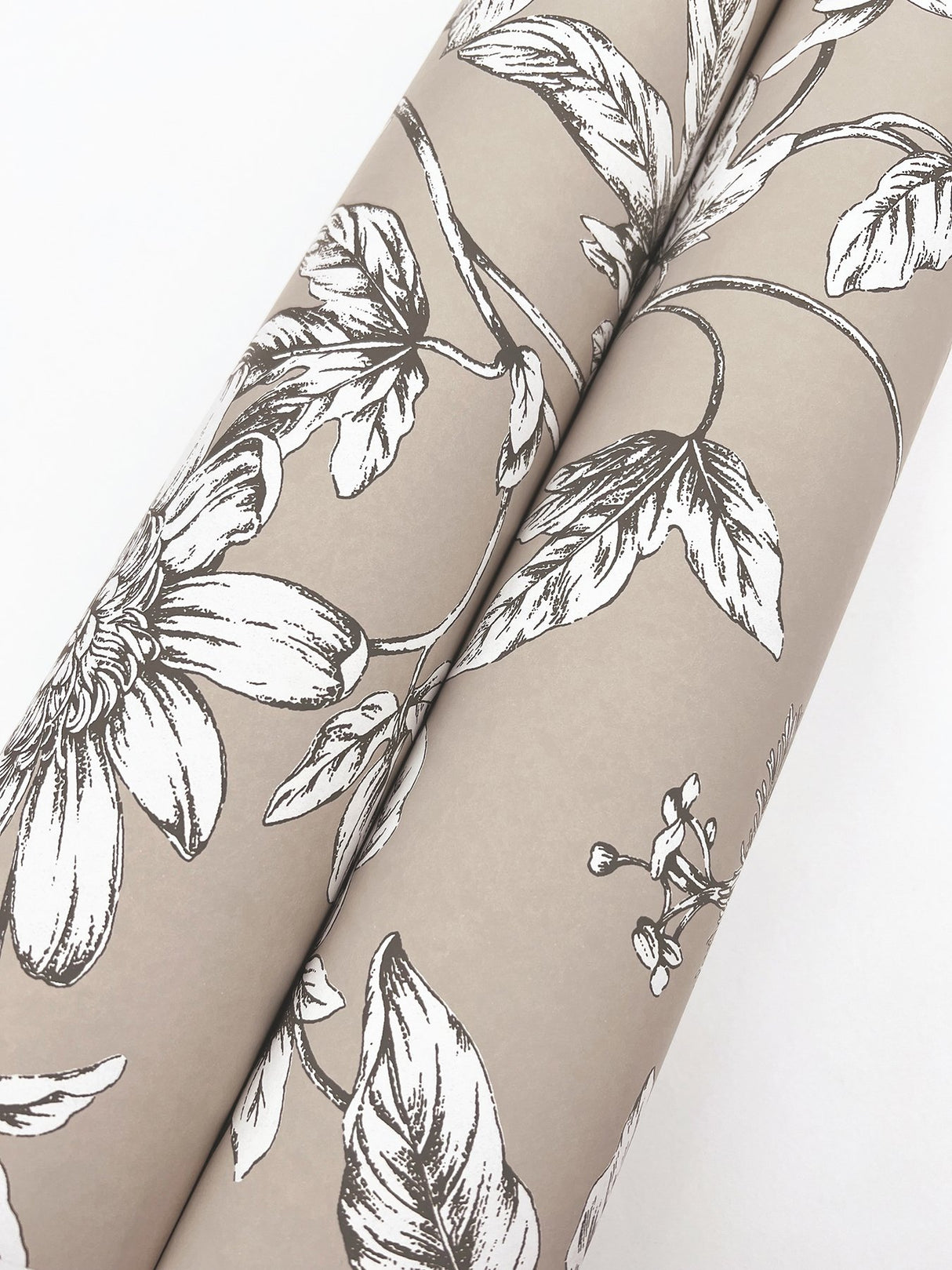 Passion Flower Toile Linen Wallpaper with Traditional Toile Pattern - York RT7852