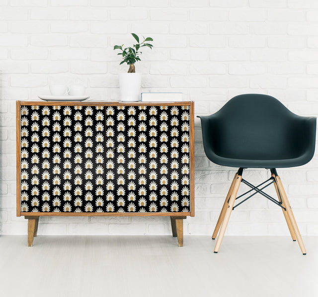 Fleur Black Peel & Stick Wallpaper with Retro Botanical Daisy Pattern - NuWallpaper SCS6058