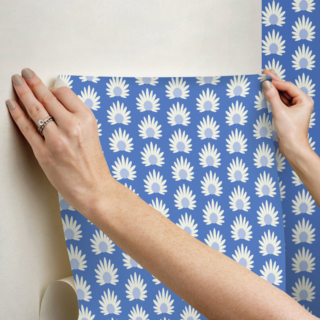 Fleur Azure Peel & Stick Wallpaper with Retro Botanical Daisy Pattern - NuWallpaper SCS6059