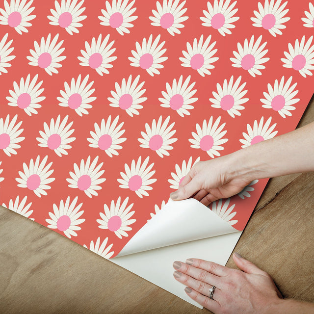 Valentino Fleur Red Peel & Stick Wallpaper with Retro Botanical Daisy Pattern - NuWallpaper SCS6060