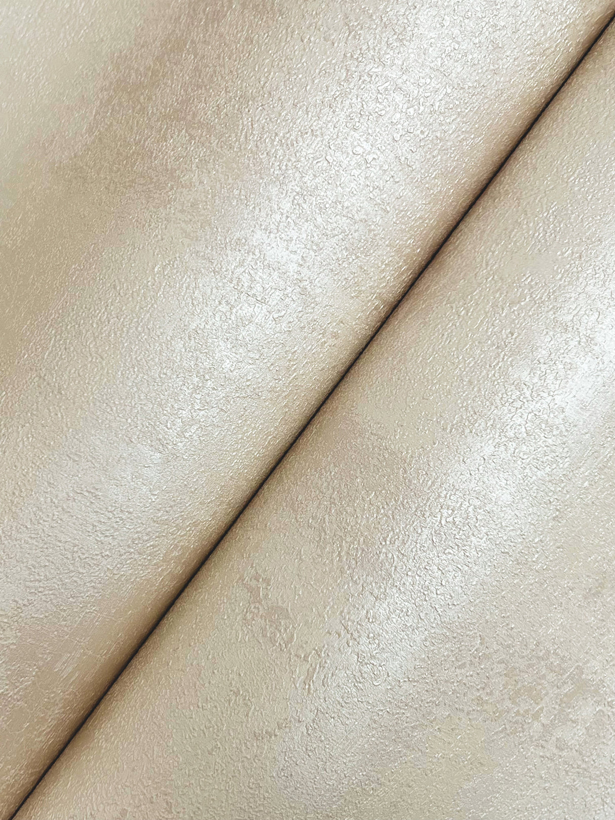 Italian Plaster Plaster by York Wallcoverings Pearlescent Vinyl on Non Woven Sidewall Wallpaper – York Wallcoverings SI14511