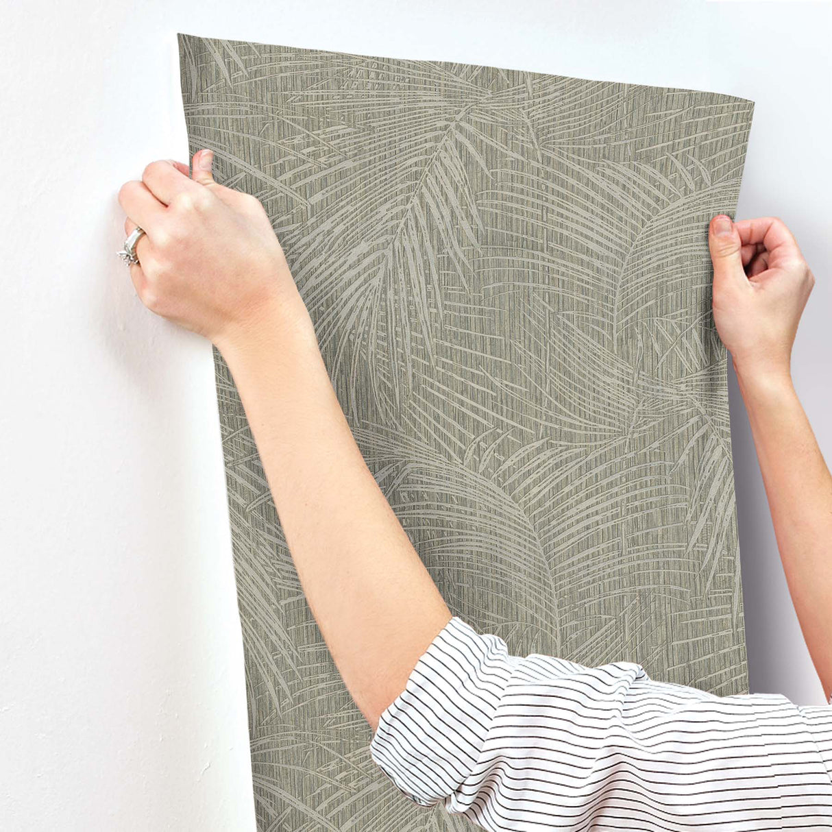 Della Palm Dark Taupe by York Wallcoverings Vinyl on Non Woven Wallpaper – York Wallcoverings SI50612