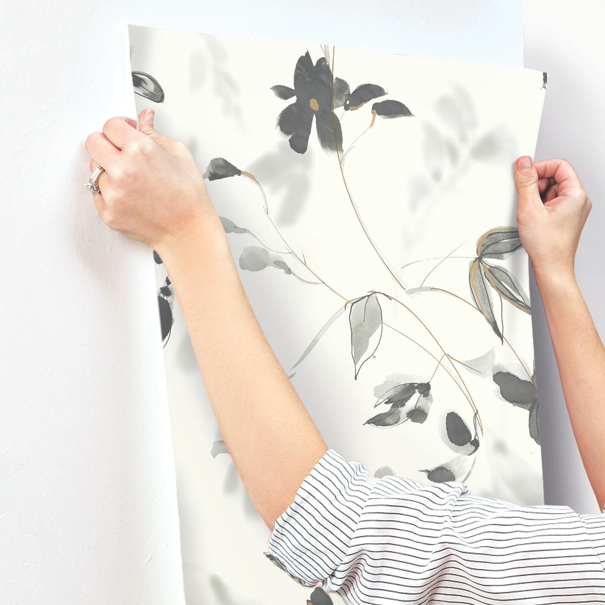 Linden Flower Black Wallpaper with Watercolor Floral Motif - York SO2442