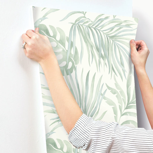 Paradise Palm Light Green Wallpaper with Botanical Palm Leaf Pattern - York SO2452