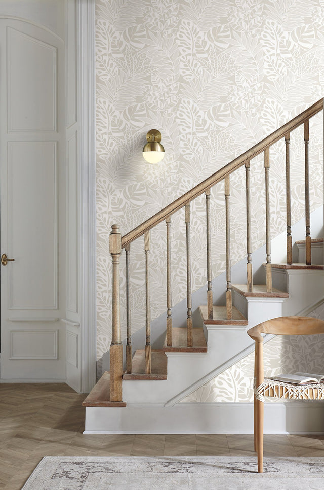 Jungle Leaves White Wallpaper with Bohemian Tropical Leaf Silhouette - York SS2573