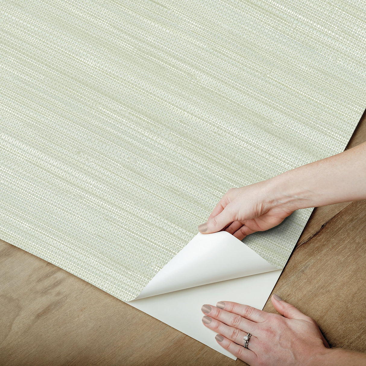 Classic Faux Cucumber Grasscloth Green Textured Peel & Stick Wallpaper with Faux Grasscloth Motif - NuWallpaper SSS6007