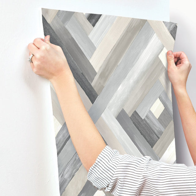 Wynwood Geometric Grey Wallpaper with Interwoven Diamond Pattern - York UC3834