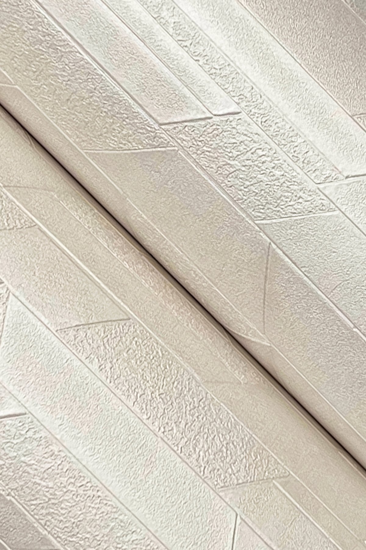 Verge Porcelain Wallpaper with Pearl Effect Modern Striped Texture - York UD2589N