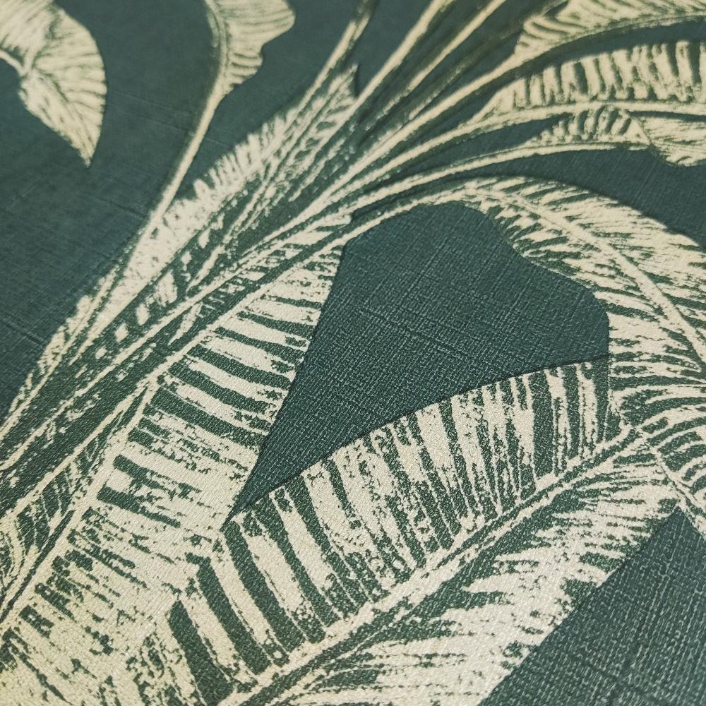 Luxe Tropical Palm Green by Veer Decor Textured Vinyl Wallpaper – VRNO14-916
