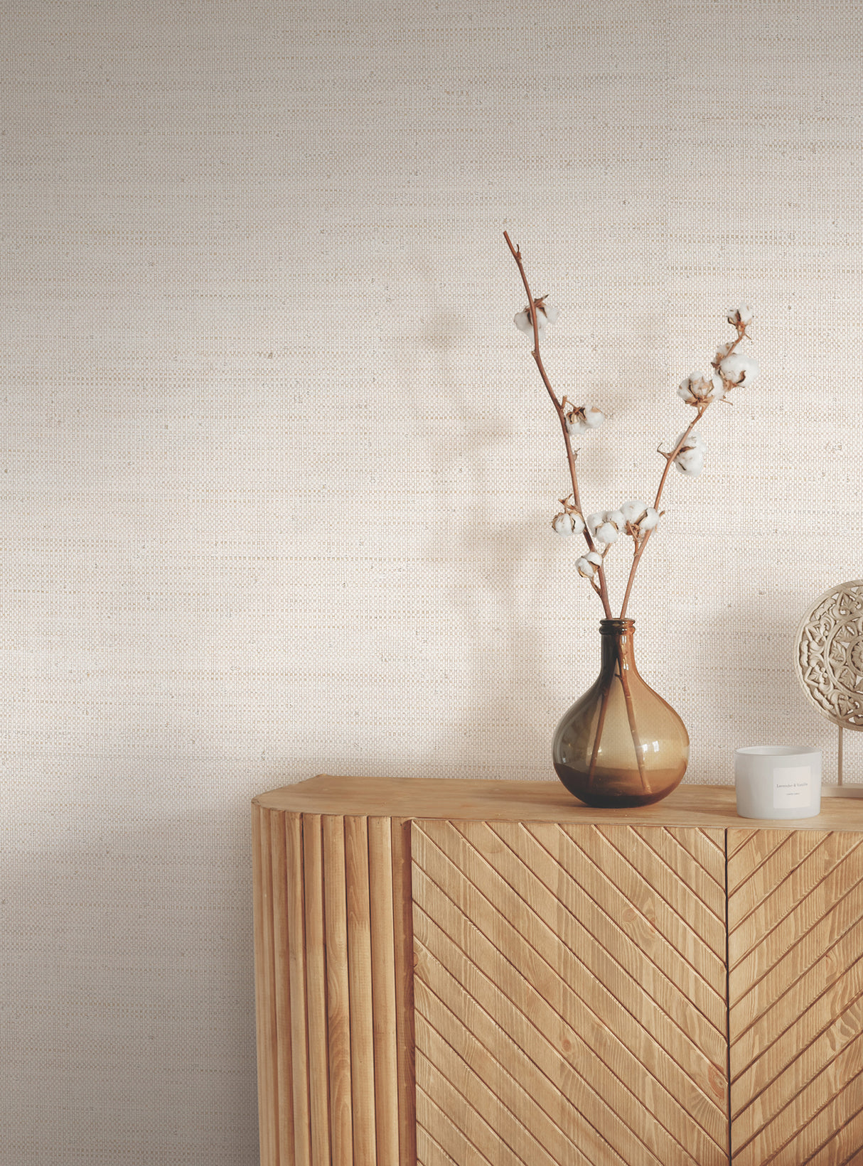 Painted Raffia White / Natural by Ronald Redding Paper Weave Grasscloth Wallpaper – York Designer Series YGL7042