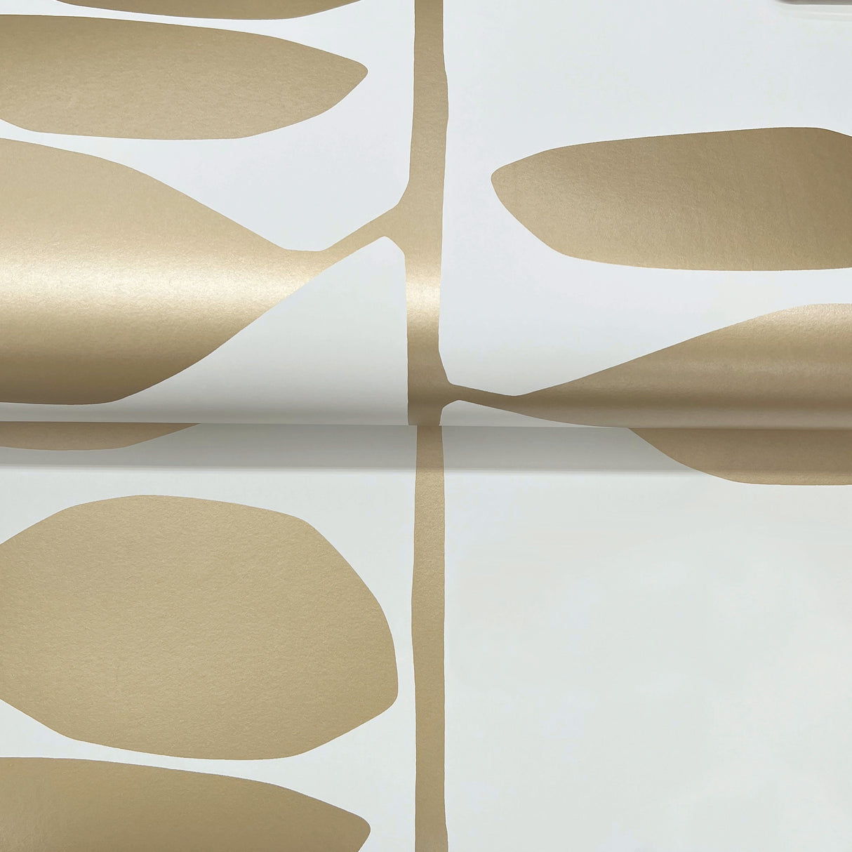 Sculpted Vines Gold by York Wallcoverings Modern Metallic Botanical Wallpaper – York Wallcoverings ZM2803