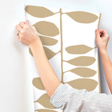 Sculpted Vines Gold by York Wallcoverings Modern Metallic Botanical Wallpaper – York Wallcoverings ZM2803