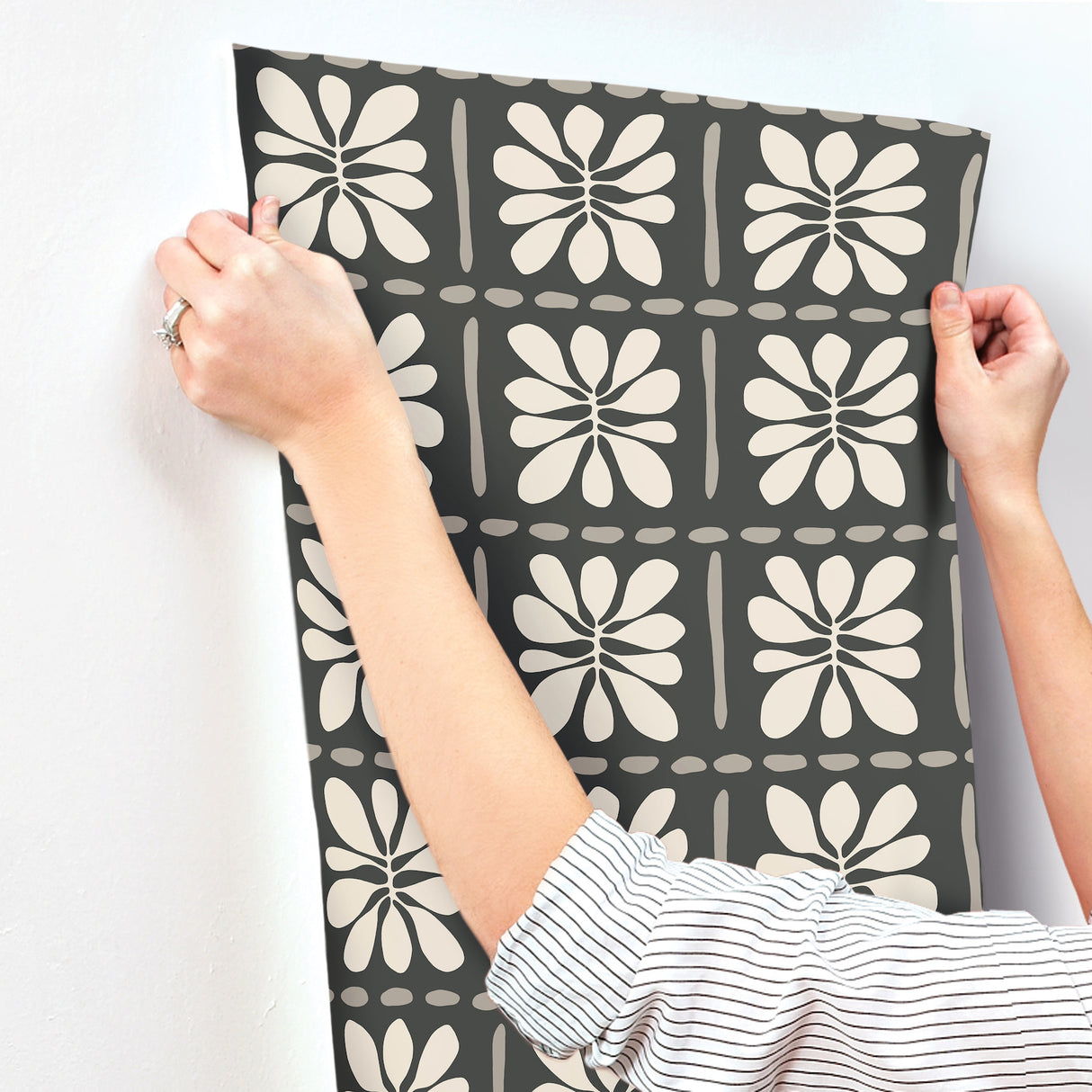 Mimosa Fleur Carbon Black by York Wallcoverings Floral Wallpaper – York Wallcoverings ZM2810